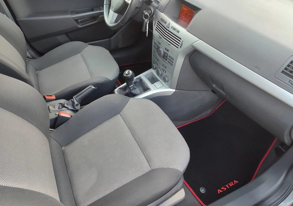 Opel Astra cena 13500 przebieg: 256000, rok produkcji 2010 z Łapy małe 254